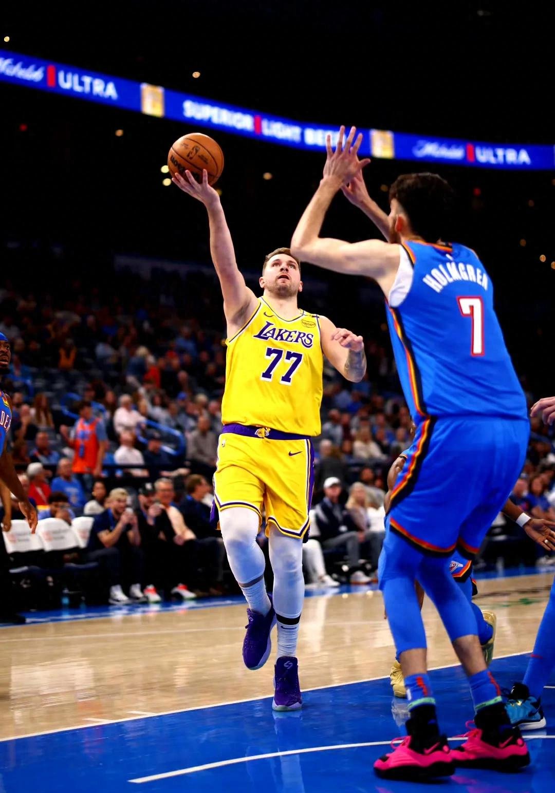 赛前NBA常规赛传出新动向，俄克拉荷马雷霆手感冰凉，管理层表态：球迷炸锅，临场指挥获称赞 