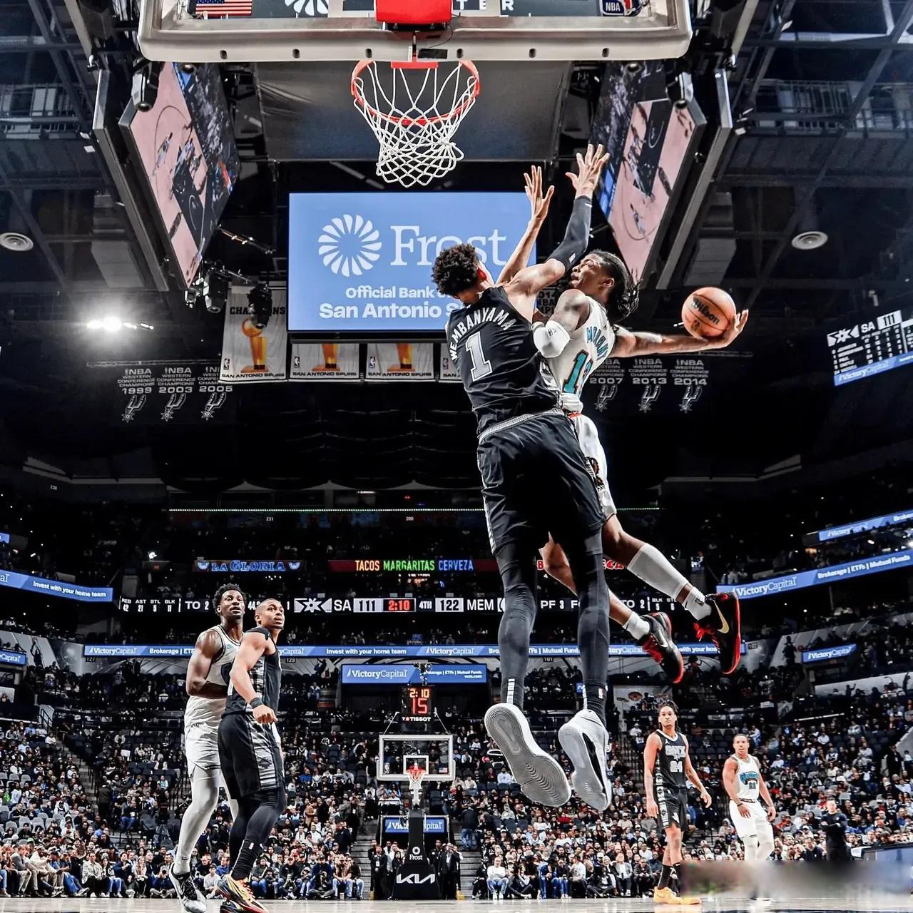 底特律活塞冲刺阶段内部沟通；志在全明星赛名次提升；球迷炸锅；训练强度明显提升的简单介绍