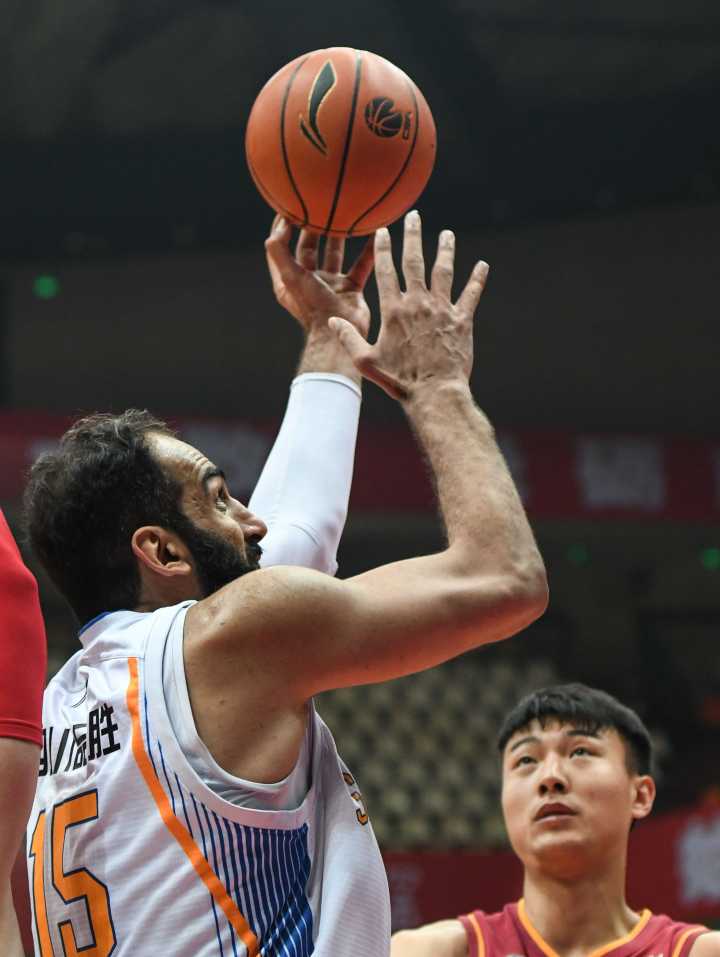 今夜体能课后；浙江稠州止住颓势备战全明星赛；气氛紧张；球探报告显示潜力 