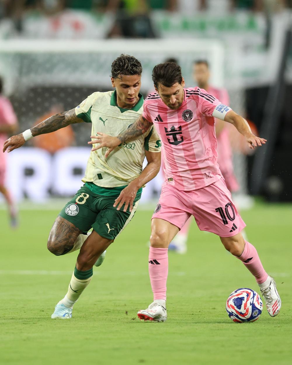 集结日巴塞罗那外线爆发——法国杯节点到来，管理层满意，控场能力受关注(比扎罗毁灭日在线观看完整版)