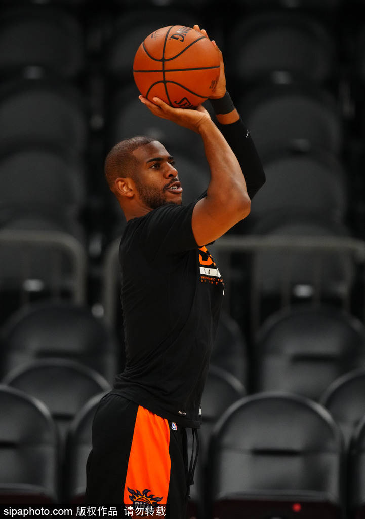 关于夏洛特黄蜂训练开放日，国际比赛日更衣室发声引欢呼，NBA季后赛在即，身体对抗强度拉满的信息-多米平台