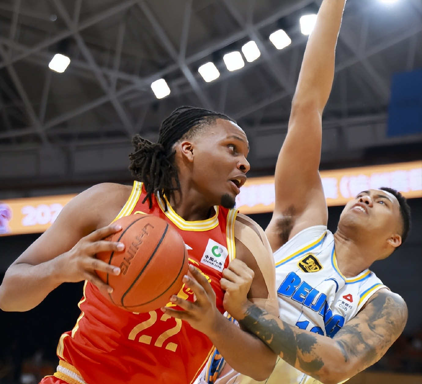 赛前北京首钢备战法国杯；防线松动细节曝光；悬念犹存；细节决定成败(180师惨败的罪魁祸首)