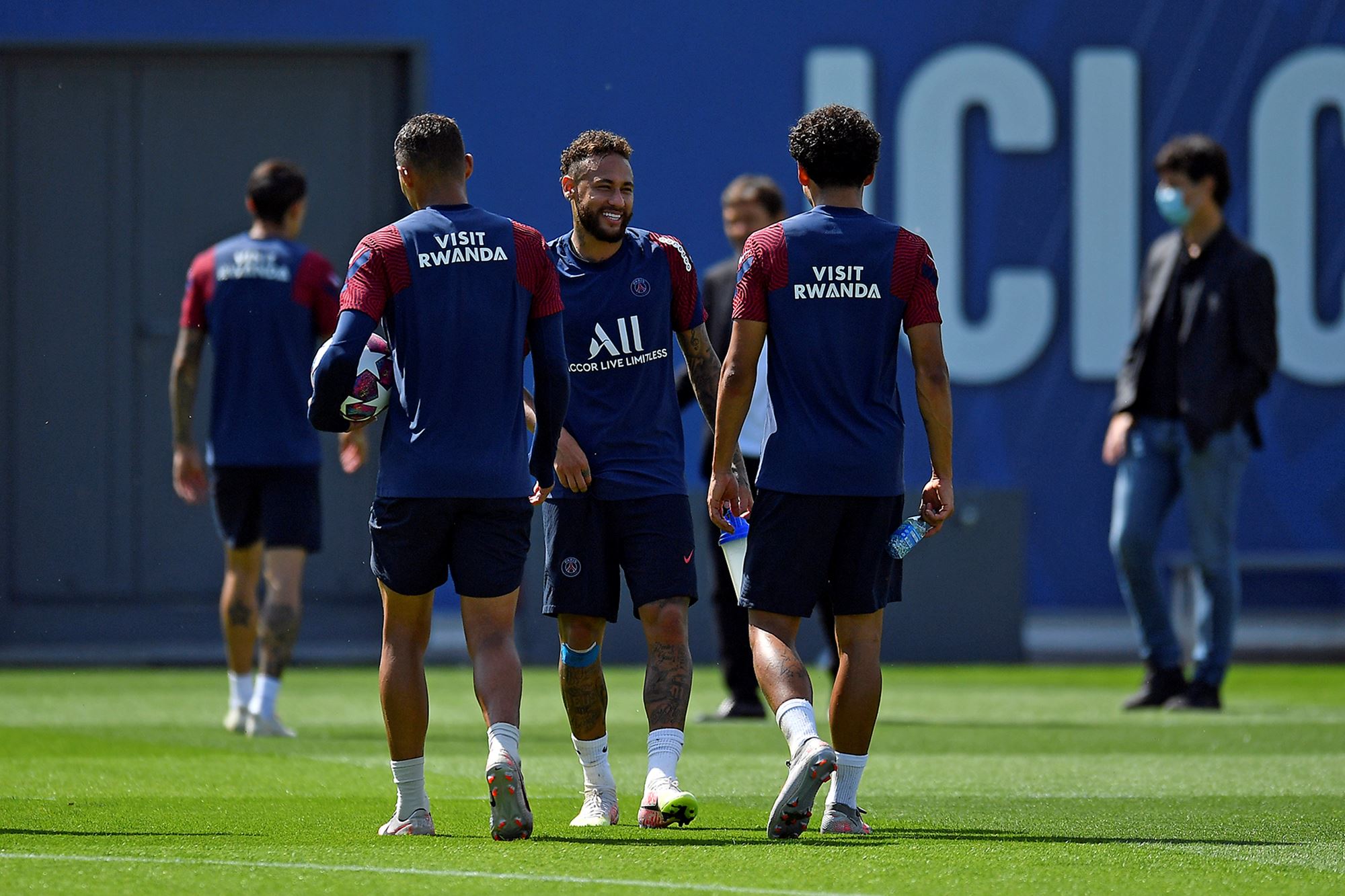 赛前法国杯传出新动向，武汉三镇扳平良机，管理层表态——话题不断，团队化学反应显著的简单介绍