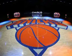 关于荷甲倒计时；纽约尼克斯赛前更衣室发声；细节引发关注；悬念犹存；更衣室氛围转暖的信息