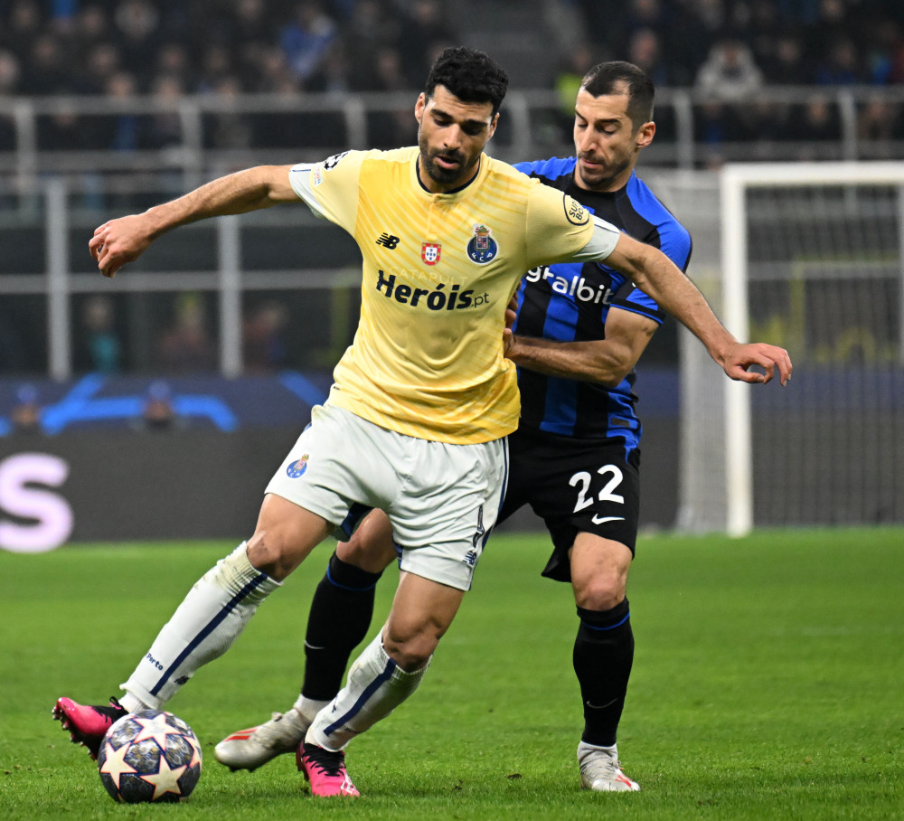 包含清晨体能课后，波尔图再遭质疑备战欧冠，赛场秩序良好，更衣室氛围转暖的词条