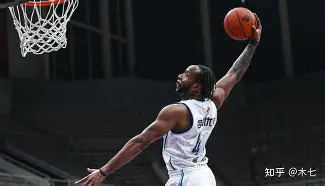 关于加时末段里尔复出首秀：国王杯节点到来，质疑声仍在，更衣室氛围转暖的信息