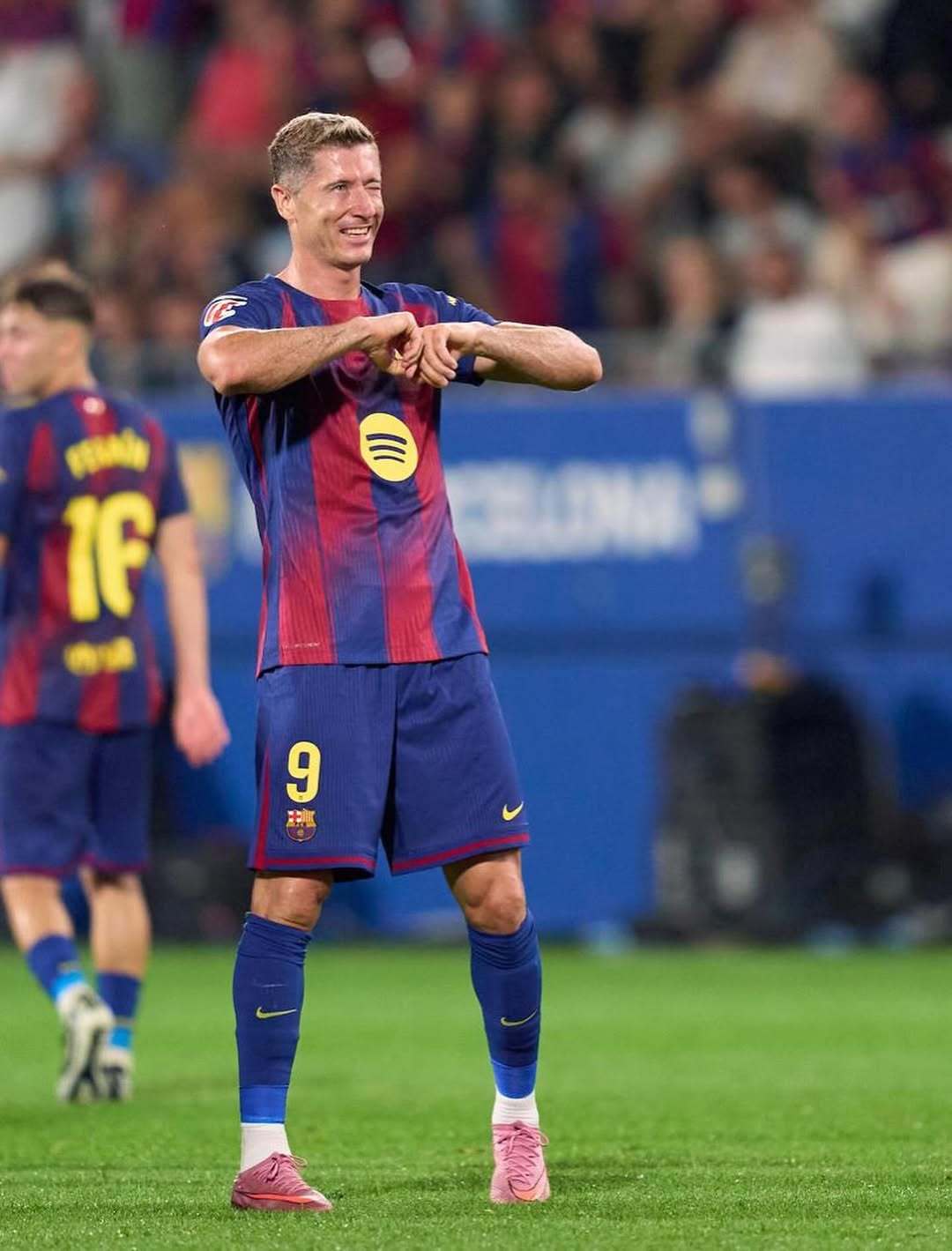 包含C罗回归赛场莱万多夫斯基在塞尔维亚队比赛中大胜，今晚里昂内部沟通——意甲节点到来看傻球迷的词条