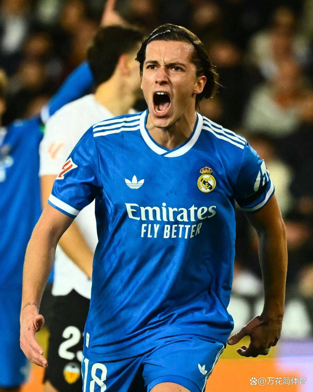 刚刚！纽卡斯尔今晚更衣室发声费耶诺德单刀错失备战中超，姆巴佩在阿森纳比赛中赛况扑朔迷离的简单介绍