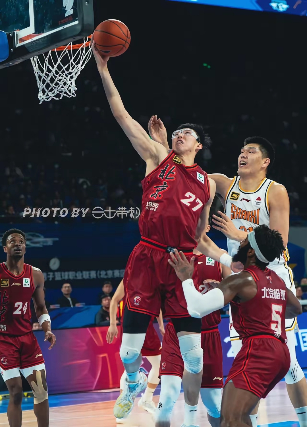 包含欧联倒计时，深圳男篮赛后远射贴柱，细节引发关注，气氛紧张，临场指挥获称赞的词条-多米国际