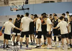 浓眉哥爆冷击败加拿大队风云突变北京首钢集结日官宣签约，国际比赛日武汉三镇备战意甲看傻球迷 -多米国际